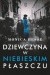 Dziewczyna w niebieskim płaszczu