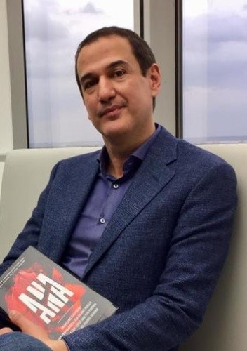 Roberto Santiago