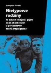 Okładka książki Nietypowe rodziny. O parach lesbijek i gejów oraz ich dzieciach z perspektywy teorii przywiązania Przemysław Tomalski