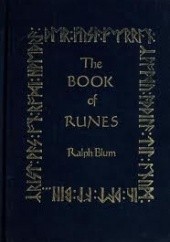 Okładka książki The Book of Runes: A Handbook for the Use of an Ancient Oracle: The Viking Runes Ralph Blum
