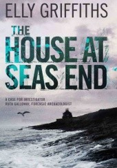 Okładka książki The House at Sea's End Elly Griffiths