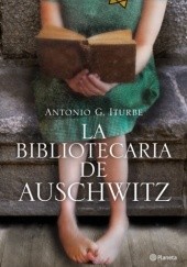 Okładka książki La bibliotecaria de Auschwitz Antonio G. Iturbe