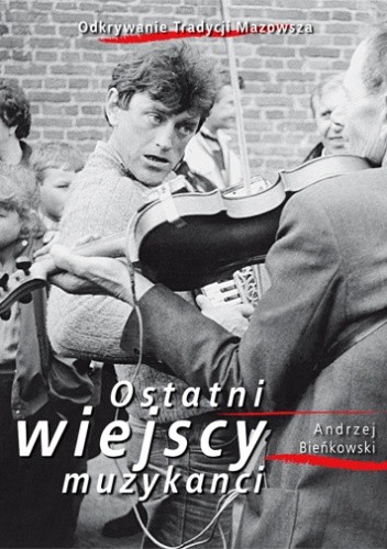 Okładka książki Ostatni wiejscy muzykanci Andrzej Bieńkowski