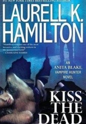Okładka książki Kiss the Dead Laurell K. Hamilton