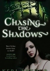 Okładka książki Chasing the Shadows Keri Arthur