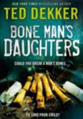 Okładka książki Bone man's daughter Ted Dekker