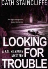 Okładka książki Looking for Trouble. A Sal Kilkenny Mystery Cath Staincliffe