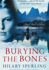 Okładka książki Burying the bones Hilary Spurling