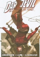 Okładka książki Daredevil - by Ed Brubaker: Omnibus, Volume 1