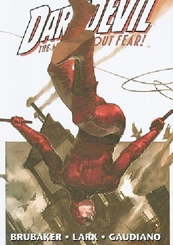 Okładka książki Daredevil - by Ed Brubaker: Omnibus, Volume 1 Ed Brubaker, Stefano Gaudiano, Michael Lark