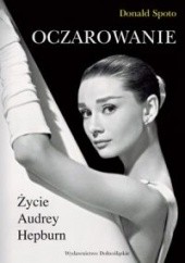 Okładka książki Oczarowanie. Życie Audrey Hepburn Donald Spoto