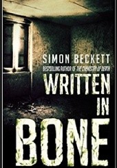 Okładka książki Written in bone Simon Beckett
