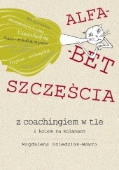 Okładka książki Alfabet szczęścia z coachingiem w tle i kotem na kolanach Magdalena Dziedziak-Wawro