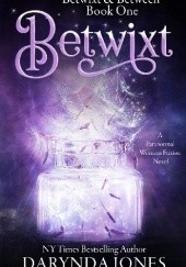 Okładka książki Betwixt: A Paranormal Womens Fiction Novel (Betwixt & Between) Darynda Jones