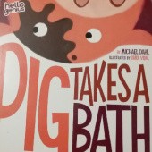 Okładka książki Pig Takes a Bath Michael Dahl