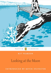Okładka książki Looking at the Moon Kit Pearson