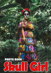 Okładka książki Skull Girl Photobook Helen Newton