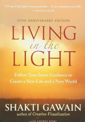 Okładka książki Living in the Light: Follow Your Inner Guidance to Create a New Life and a New World Shakti Gawain