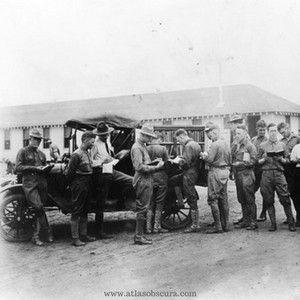 Retro zdjęcia bibliotek na kółkach