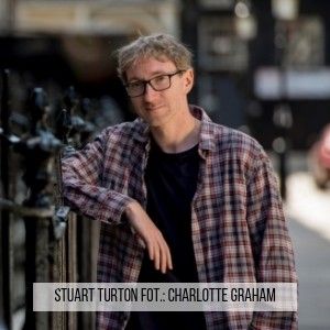 Napisanie tej książki, to była naprawdę długa podróż  – wywiad ze Stuartem Turtonem