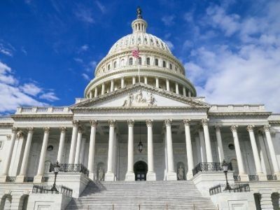  Książka byłego doradcy Donalda Trumpa jednak się ukaże. Jest bestsellerem jeszcze przed premierą