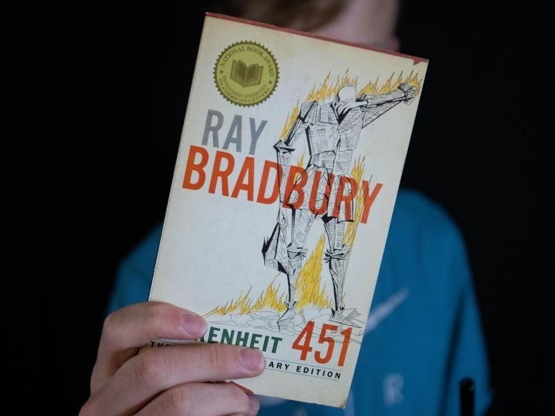 100-lecie urodzin Raya Bradbury’ego: maraton czytania „451 stopni Fahrenheita”