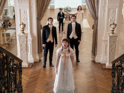  „Bridgertonowie“. Ekranizacja prozy Julii Quinn na ekranach od grudnia