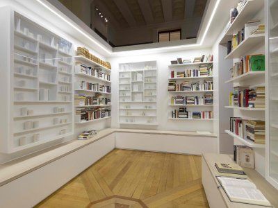 Książki z wystawy Edmunda de Waala zasilą bibliotekę w Mosulu