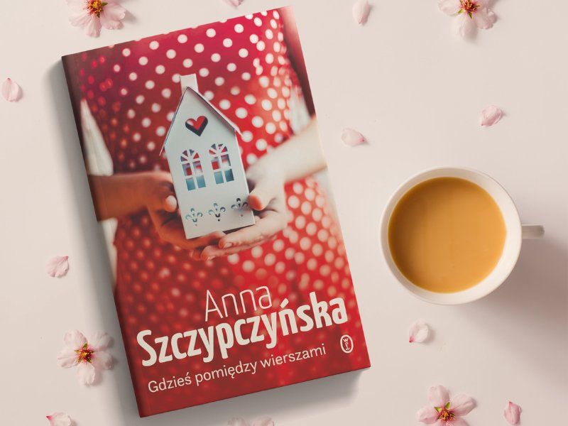 „Gdzieś pomiędzy wierszami”. Inspirująca i dodająca sił powieść Anny Szczypczyńskiej