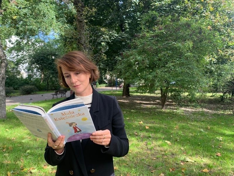 Ogólnopolski Dzień Głośnego Czytania. Maja Ostaszewska czyta „Małą Księżniczkę” 