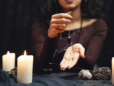 Czary i wróżbiarstwo w literaturze. Książki na andrzejki