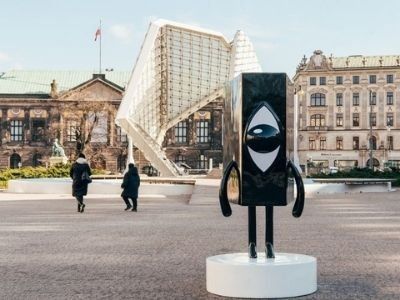  Reader, maskotka plebiscytu Książka Roku 2021, stanął na placu Wolności!