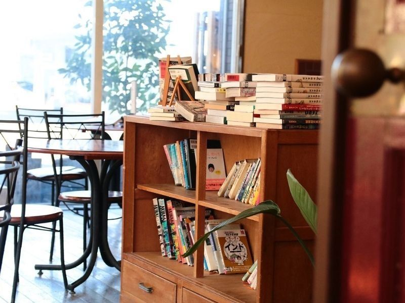 Z tej tokijskiej kawiarni nie wyjdziesz, dopóki nie skończysz pisać książki
