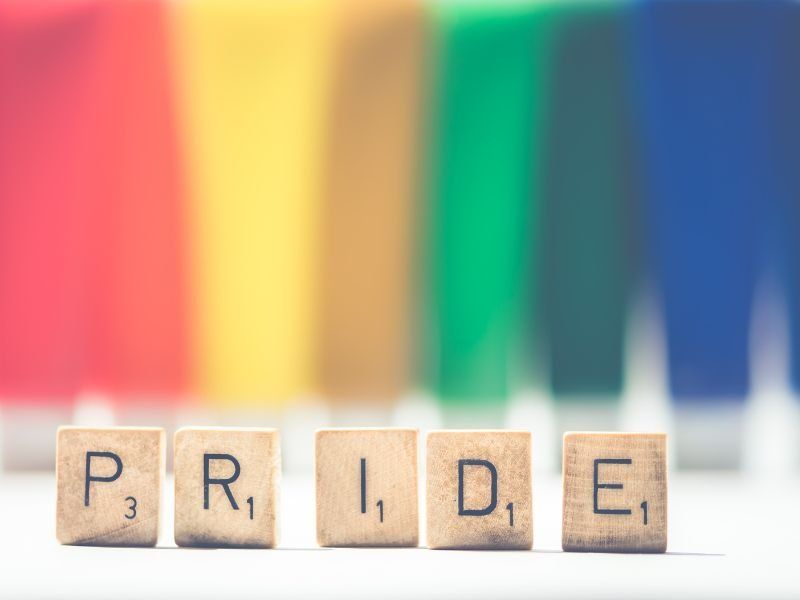 Książki na Pride Month: utwory we wszystkich kolorach tęczy