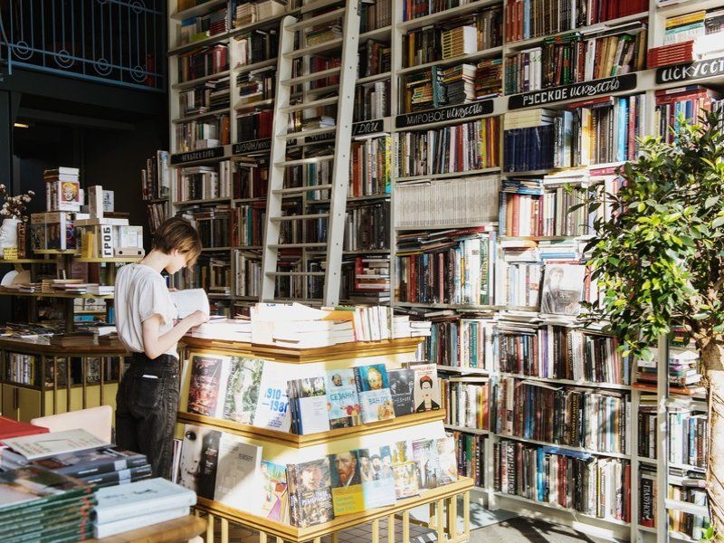 „Duży krok dla sektora książki po 25 latach nadużyć”. Przełomowe regulacje w Parlamencie Europejskim