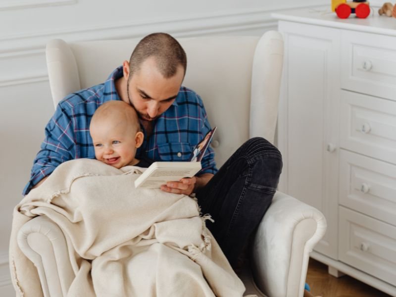 Książeczki kontrastowe dla niemowląt: czym są i jakie wybrać? 5 propozycji