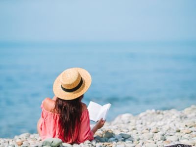 25 procent osób czyta tylko na wakacjach. Gdy pracuje, „nie ma na to czasu”