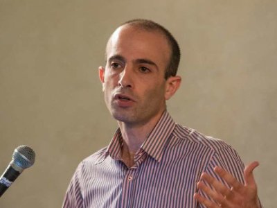 Yuval Noah Harari ostrzega przed AI: Potencjalny koniec historii ludzkości