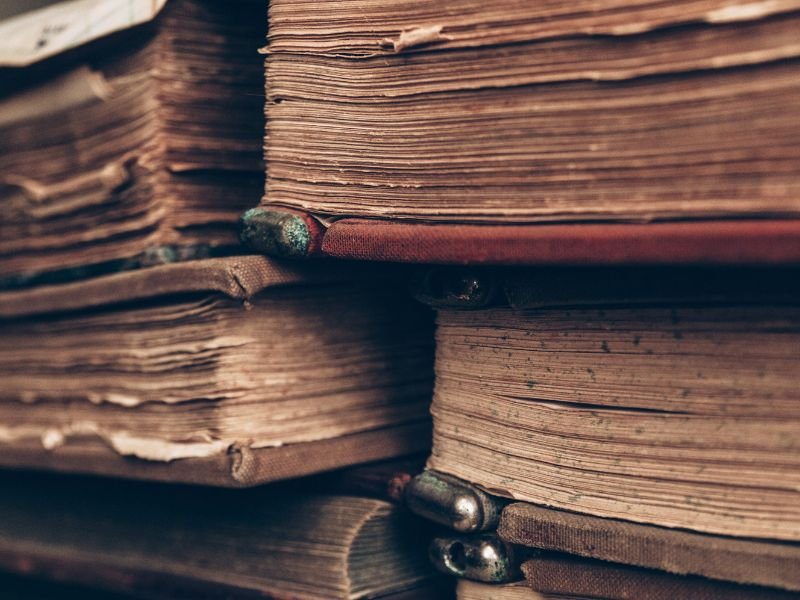Jak i czym pachną książki? Chemicy wyjaśniają, skąd się bierze zapach starych książek