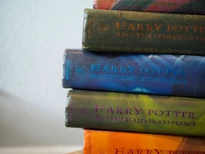Znamy datę premiery serialu o Harrym Potterze. J.K. Rowling spotkała się z jego producentami
