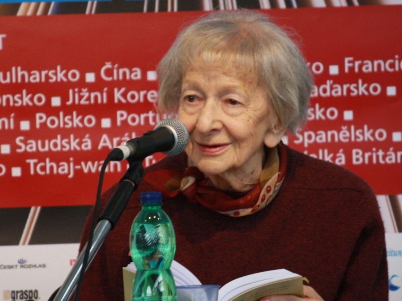 „Wisława Szymborska jest najczęściej czytaną poetką w naszym kraju”. Nie chodzi o Polskę