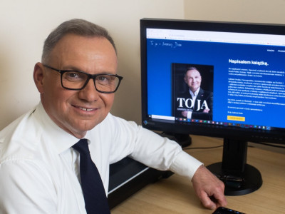 Andrzej Duda napisał książkę. Niespodziewana reakcja Remigiusza Mroza
